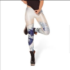 RARE Blackmilk great wave leggings size medium